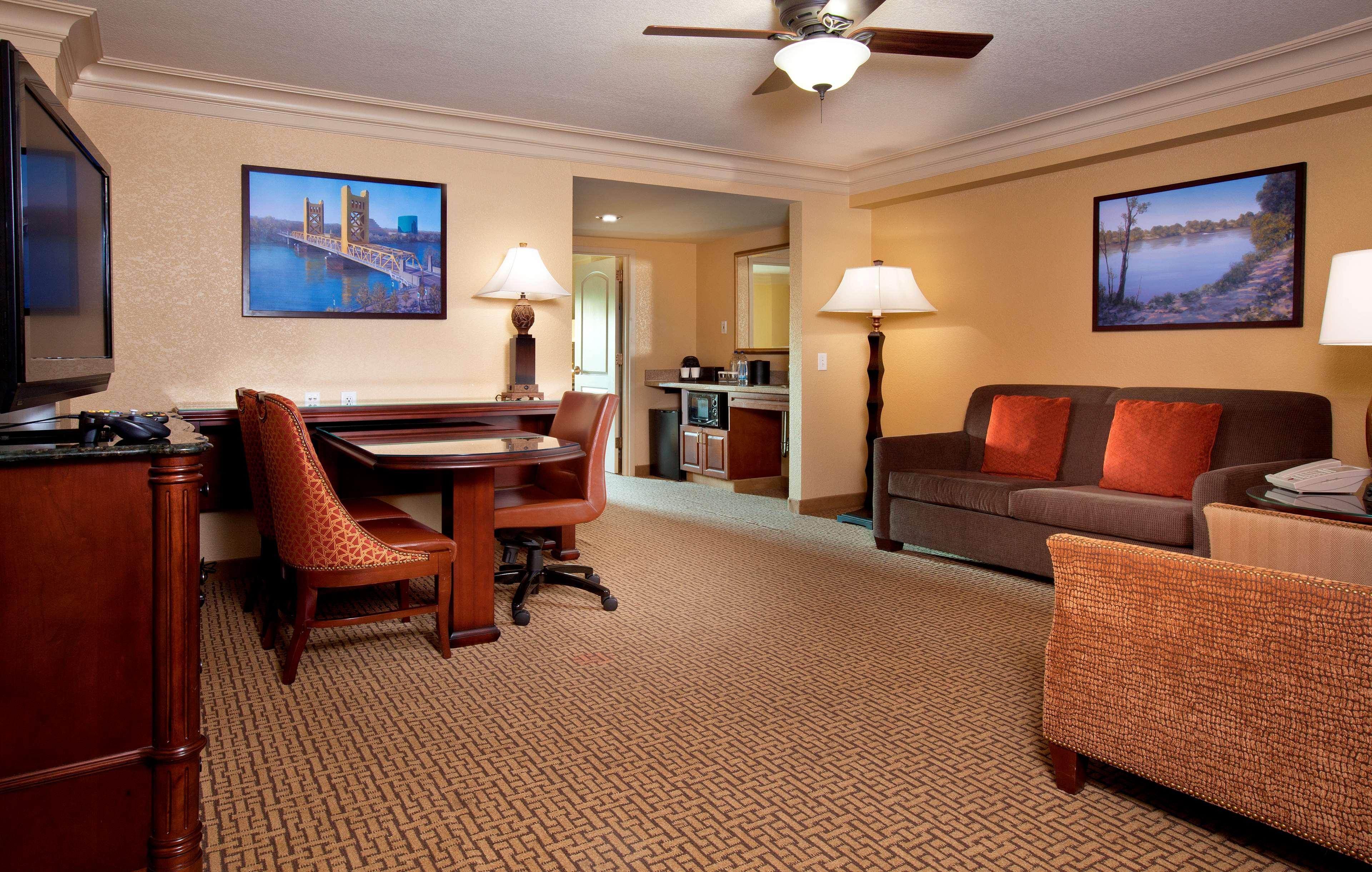 Embassy Suites By Hilton Sacramento Riverfront Promenade Room photo